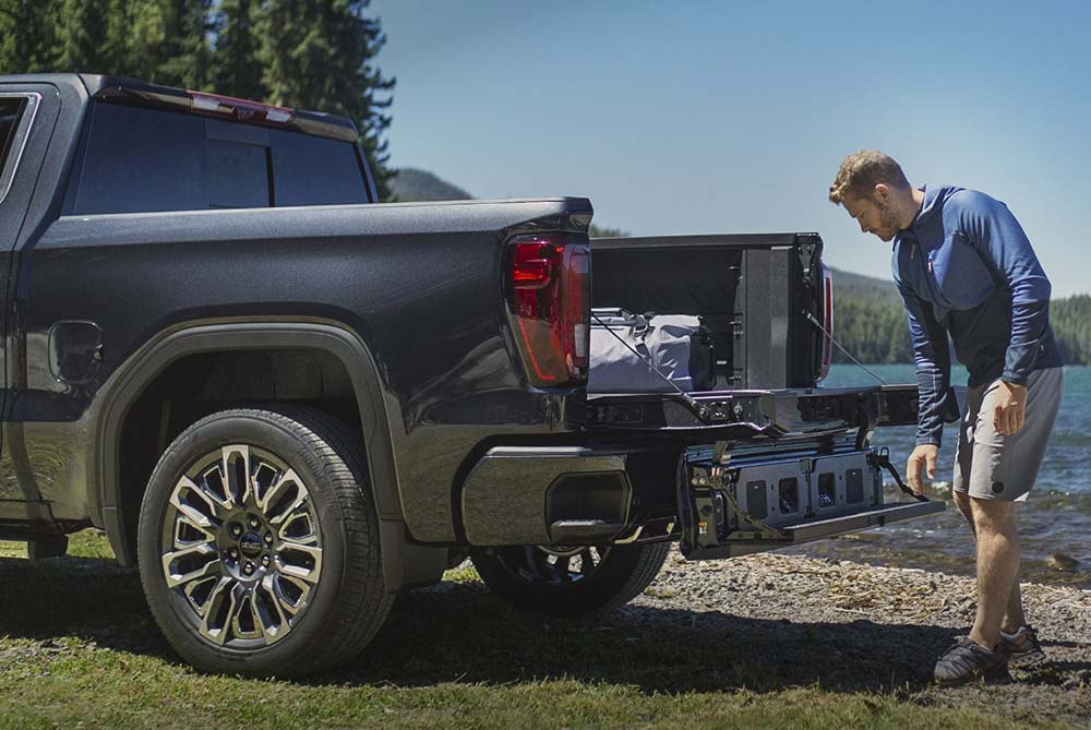 Man using his multifunctional tailgate